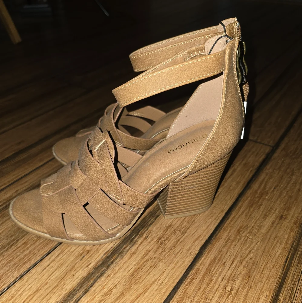 Maurice Tan Block Heel Sandals Size 8. Nwt